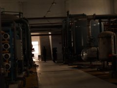 甘肅蘭州某電廠鍋爐補給水海綿鐵濾料安裝現(xiàn)場